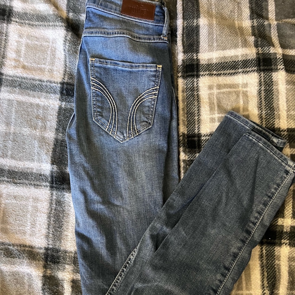 Hollister 00R High-Rise Super Skinny medium wash
